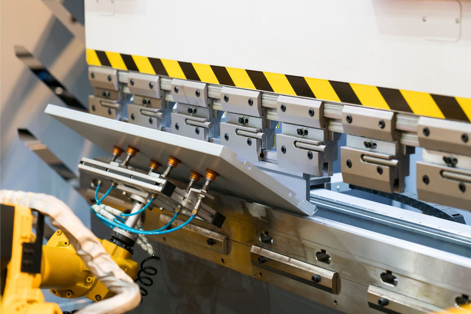 manutencao de dobradeiras scaled